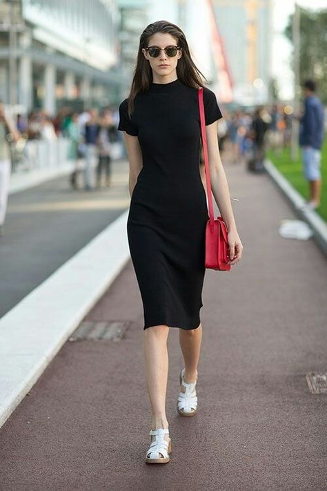 Milan Fashion Week Street Style, Fashion Week Spring 2014, Rock Outfit, Edgy Chic, Elegante Casual, Red Handbag, Minimal Chic, Inspired Outfits, Fashion Over 40