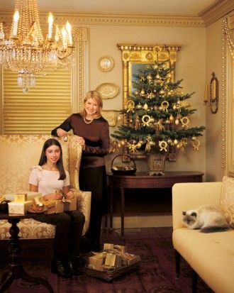 Martha and Kristina Rosemary Christmas Tree Decorating Ideas, Christmas Chandeliers Decorating Ideas, Unusual Christmas Decorations, Martha Stewart Holiday, Martha Stewart Christmas, National Christmas Tree, Turkey Hill, Martha Stewart Home, Westport Connecticut