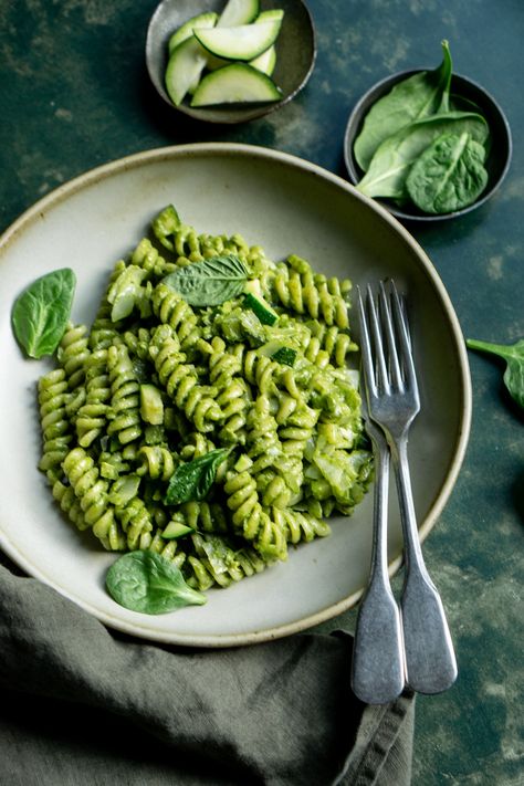 Pea Sauce, Green Pasta, Fusilli Pasta, Creamy Pesto, Cooking Dishes, Vegetarian Pasta, Pesto Sauce, Pasta Shapes, Vegan Pasta