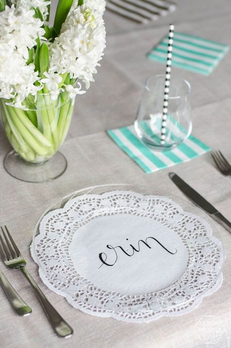 DIY Handlettered Doily Place Settings- such a gorgeous (and affordable!) tablescape Doily Crafts, Tent Weddings, Tafel Decor, Table Decor Ideas, Table Setting Decor, Paper Doilies, Table Set Up, Family Reunions, Fun Hobbies