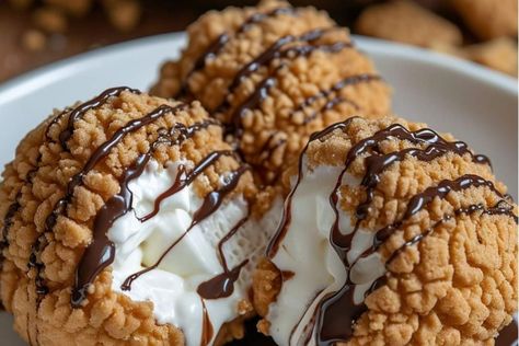 Fried Smores Recipes, Smores Balls Graham Crackers, S’more Balls, S’mores Balls, Fried Smores Balls, Deep Fried Marshmallows, Fried Marshmallows, Fried Smores, Vegetarian Marshmallows