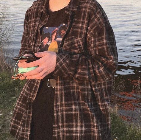 Brown Flannel Outfit, Aesthetic Flannel, Flannel Outfits Aesthetic, Flannel Aesthetic, Brown Flannel, Flannel Outfits, Artist Aesthetic, Aesthetic Outfits, Outfits Aesthetic