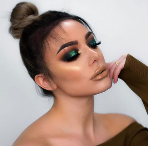 Emerald Eye Makeup, Machiaj Smokey Eyes, Eye Makeup Looks, Green Makeup, Makijaż Smokey Eye, Colorful Eye Makeup, Green Eyeshadow, Makeup Eye Looks, Makeup Obsession