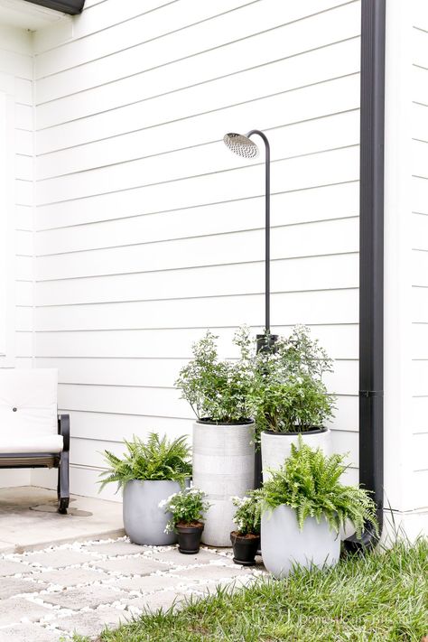 Outdoor Shower Inspiration, Diy Outdoor Shower Ideas, Outdoor Shower Ideas, Domestically Blissful, Outdoor Shower Diy, Natural Tile, Garden Water Feature, Farmhouse Shower, Garden Shower