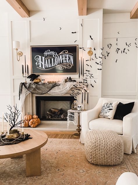 Living Room Halloween Decor, Halloween Living Room Decor, Halloween Mantel Decor, Halloween Mantle Decor, Cheap Diy Halloween Decorations, Halloween Fireplace, Halloween Living Room, Minimalist Halloween, Halloween Room