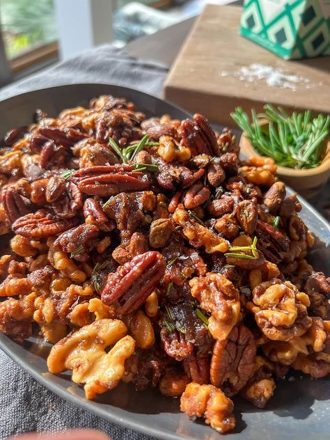 Christmas Nuts Flavored Nuts Recipes Holidays, Warm Nuts Recipe, Candied Nuts Recipe Christmas, Nut Mix Recipe, Candied Nuts Recipe, Nigella Christmas, Roasted Nuts Recipe, Spiced Nuts Recipe, Pecan Halves