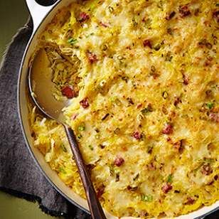 Zesty sauerkraut, Swiss cheese and rye bread add Reuben-esque flavor to this surprisingly addictive spaghetti squash skillet recipe. Spaghetti Squash Lasagna, Healthy Cheese, Spaghetti Squash Casserole, Squash Casserole Recipes, Vegetable Noodles, Best Casseroles, Spaghetti Squash Recipes, Squash Casserole, Garden Food