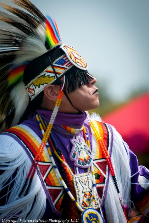 <3 roach <3 Grass Dance Regalia, Grass Dancer, Grass Dance Outfits, Native American Dance, Powwow Regalia, American Dance, Native American Wisdom, Native American Regalia, Native American Pictures