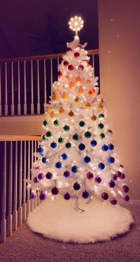 White Christmas Tree Rainbow Decorations, Rainbow Tree Decorations, Rainbow Christmas Tree Decorations, Christmas Tree Rainbow, Madagascar Island, Muppet Christmas, Rainbow Christmas Tree, Christmas Tree Inspo, Rainbow Christmas