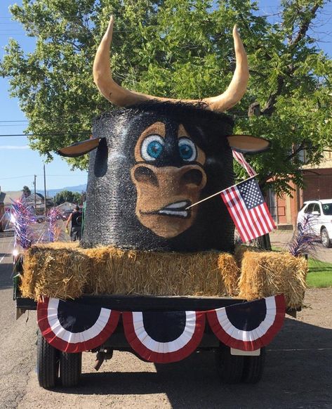 Ffa Parade Floats, Agriculture Parade Float Ideas, Hay Bale Characters, Farm Floats For Parade, 4h Float Ideas, Rodeo Parade Float Ideas, Farm Parade Float Ideas, Ffa Float Ideas For Parade, Hay Bale Painting Ideas