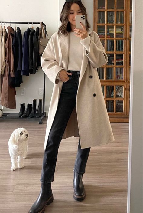 Nude Coat Outfit, Beige Coat Outfit Winter, Bariloche Outfits, Beige Coat Outfit, London Winter Outfits, Beige Winter Coat, Eurotrip Outfits, Worst Outfits, Wool Coat Outfit