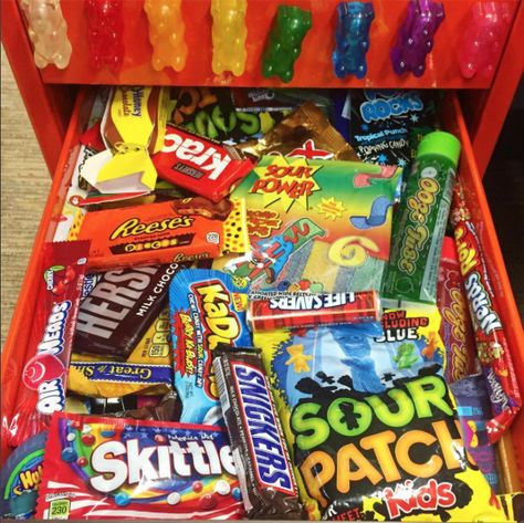 snack drawer goals Candy Storage Ideas, Snack Drawer, Sleepover Snacks, Snack Station, Snack Organizer, Birthday Donuts, Diy Room Decor For Teens, Soul Food Dinner, Macaroon Recipes