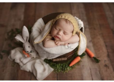 Newborn Photography Bunny, Newborn Easter Pictures, Easter Baby Photos, Newborn Animals, Newborn Photos Boy, Easter Photoshoot, Foto Newborn, Baby Backdrop, Monthly Baby Photos