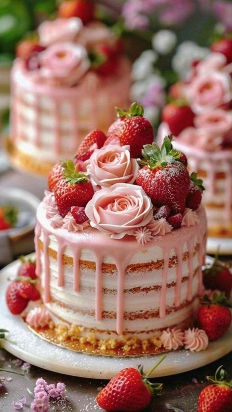 Strawberry Cake Ideas, Mini Torte, Pretty Cookies, Cake Decorating Designs, Pretty Birthday Cakes, Fancy Cakes, Cake Decorating Tips, Strawberry Cake, Piece Of Cakes