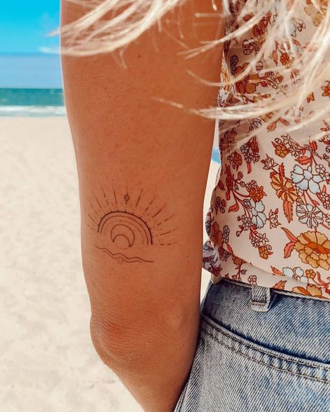 Boho Tattoos For Women Free Spirit, Fine Line Sunrise Tattoo, Sun And Rainbow Tattoo, Aboriginal Tattoo Woman, Sun Moon Wave Tattoo, Tattoo Fashion Clothing, Boho Style Tattoos, Sky Tattoo, Tattoo Sonne