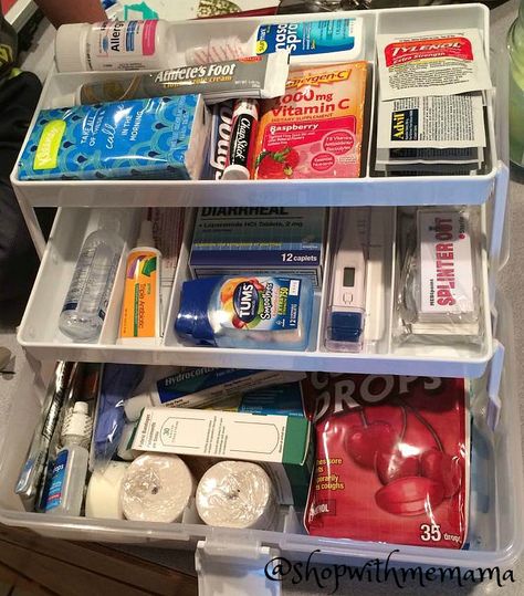 College Desk, Diy First Aid Kit, College Dorm Checklist, Medication Organization, College Dorm Essentials, College Diy, Dorm Diy, Aid Kit, Medical Kit