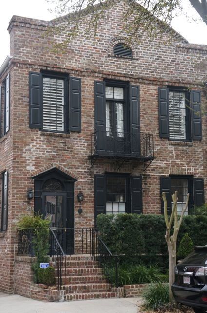 RED BRICK HOUSES WITH BLACK TRIM Suburban Office, Brown Brick Houses, Outdoor Paint Colors, Red Brick House Exterior, Shutter Ideas, Exterior House Renovation, Lime Wash, Black Shutters, Figure Design