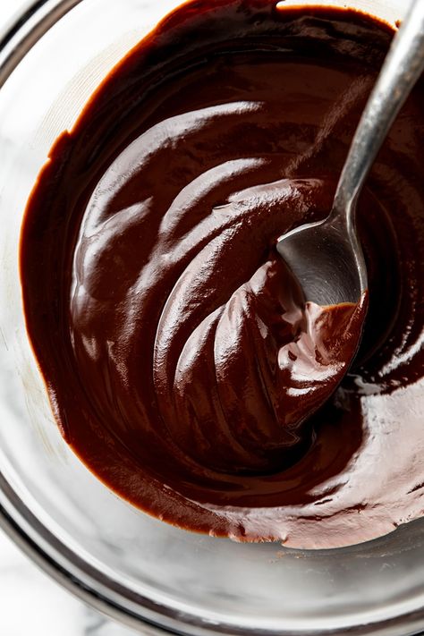 Easy 2-Ingredient Chocolate Ganache Ganache For Cake, Irish Cream Cupcakes, Almond Flour Cakes, Chocolate Loaf Cake, Chocolate Ganache Recipe, Cake Filling Recipes, Chocolate Ganache Cake, Ganache Recipe, Caramel Fudge