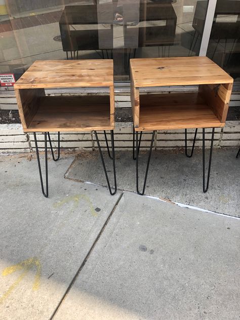 Hair Pin Legs Console Table, Industrial End Table Diy, Diy Wood Nightstand Simple, Pin Leg Table, Small Side Table Bedroom, Hair Pin Table, Mcm Table, Nightstand Ideas, Simple Nightstand