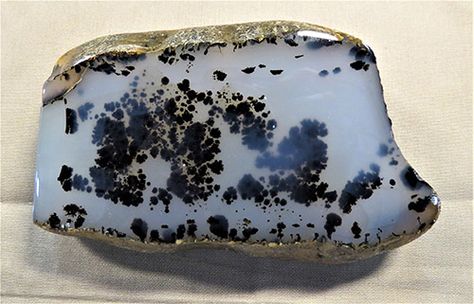 Rockhounding Washington, Travel Montana, Raw Gemstones Rocks, Montana Moss Agate, Scenic Images, Rock Tumbling, Clay Arts, Yellowstone River, Rock Hunting