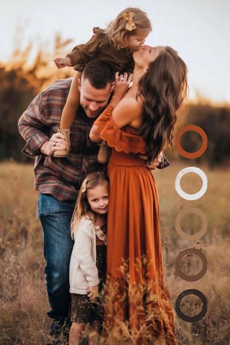 Photoshoot Ideas For Models, Fall Photoshoot Family, Fall Photo Outfits, Fall Photoshoot Ideas, Fall Family Outfits, Family Photo Colors, Warm Color Palette, Cute Family Photos, Family Photoshoot Poses