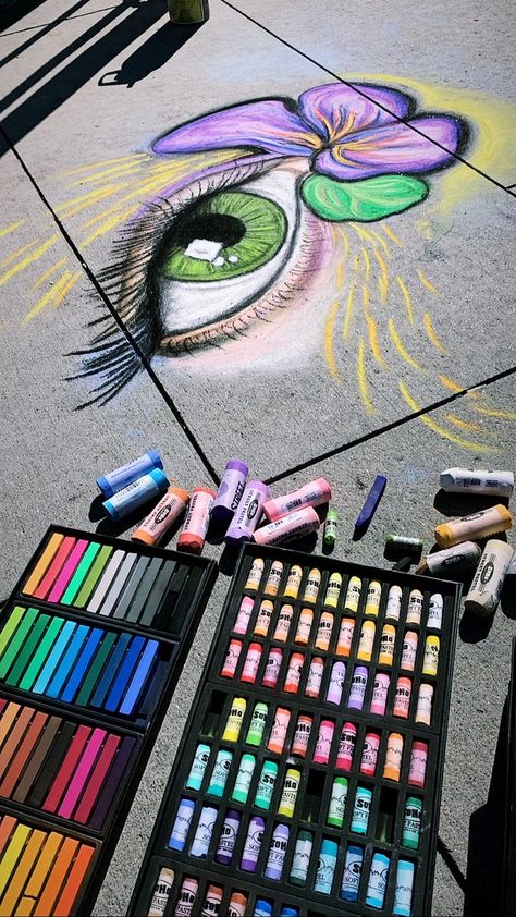 Chalk Art Festival Ideas, Chalk Art Competition, Cool Chalk Drawings, Cool Sidewalk Chalk Art, Sidewalk Painting, Outdoor Drawing, Chalk Art Festival, Chalk Art Ideas, Chalk Markers Art