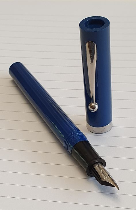 A look back at the Sheaffer No Nonsense fountain pen. | Fountain pen blog Sheaffer Fountain Pen, Pen Fountain, Lecture Theatre, The Fountain, Law Student, Pen Nib, Fountain Pens, Old Ones, Pen Sets