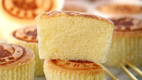 Butter Sponge Cake, Turmeric Smoothie Recipes, Castella Cake, Homemade Cupcake Recipes, Fluffy Cupcakes, Vanilla Muffins, Sponge Cake Recipe, Recipes Yummy, Sponge Cake Recipes