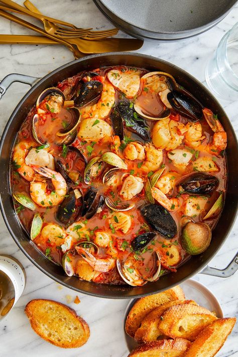 Cioppino Recipe Easy, Easy Cioppino, Cioppino Recipe, Seafood Stew Recipes, Seafood Stew, Turkey Chili, Seafood Dinner, Food Illustration, Sea Food