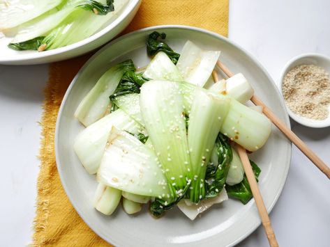 Super easy pak choi recipe [bok choi] - Cook Simply Pak Choi Recipe, Vegetable Stir Fry Recipe, Fried Garlic, Chinese Stir Fry, Quick Easy Vegan, Chinese Vegetables, Slow Cooker Vegetarian, Pak Choi, Recipes Delicious