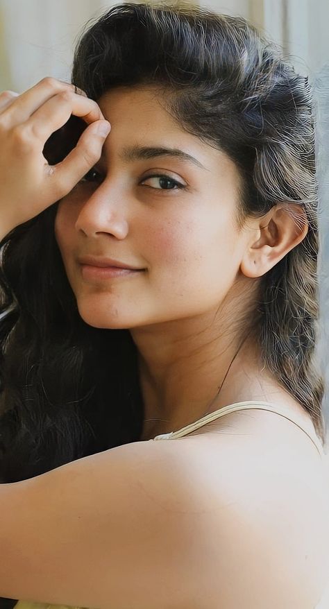 Saim Ayub, Woman Face Photography, Sai Pallavi Hd Images, Consciousness Quotes, Sai Pallavi, Samantha Photos, Actress Images, Face Photography, City Wallpaper