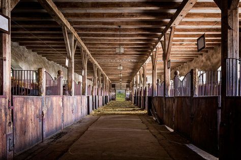 So You Want To Build A Barn? Read This Planning Guide First Barn Interior Design, Agriculture Photos, Horse Barn Plans, Rural Land, Barn Kits, Farm Pictures, Horse Stable, Best Barns, Wooden Barn