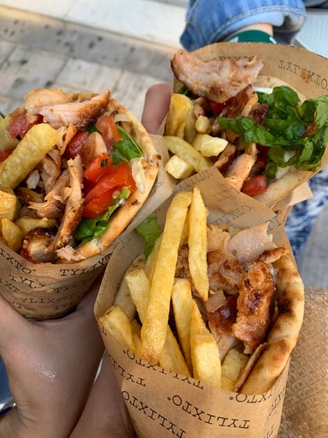 Aesthetic food greek gyros Greek Gyros Aesthetic, Gyros Aesthetic, Gyro Aesthetic, Shawarma Aesthetic, Greek Food Gyros, Different Types Of Food, Greek Gyros, Greece Food, Food Therapy