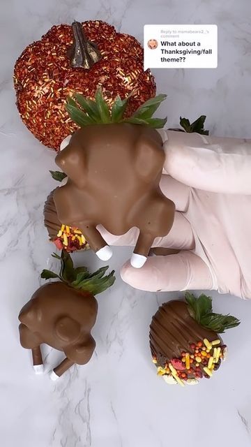 Turkey Dipped Strawberries, Chocolate Dipped Turkey Strawberry, Strawberry Turkey Chocolate, Chocolate Turkeys Out Of Strawberries, Turkey Strawberries Chocolate, Chocolate Dipped Strawberry Turkeys, Turkey Berries, Dipped Tampa, Dessert For Family