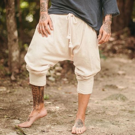 Men Linen Pants, Minimalist Pants, Linen Harem Pants, Laundry Guide, Mens Linen, Mode Casual, Latest Mens Fashion, Sweatpants Set, Yoga Fashion