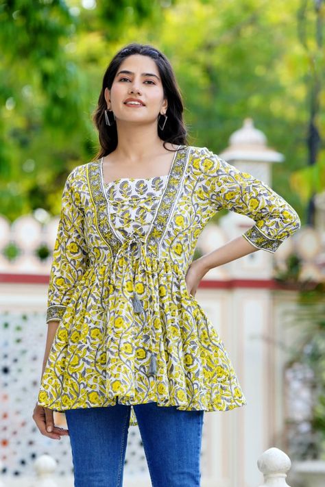 Shot Kurtis With Jeans, Short Kurti Designs Latest, Kurtis With Jeans, Kurti Short, Short Kurti Designs, Cotton Tops Designs, Digital Fashion Illustration, Sewing Easy, Yellow Suit