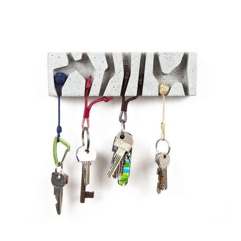 Fujfuj climbing key holder represents rock structures where you can hang your keys using keychains in the form of small climbing knots. Olive Bedroom, Climbing Knots, Rock Climbing Gifts, Key Holder Diy, Climbing Gifts, Store Design Boutique, 3d Printed Objects, Key Holders, Key Chain Holder