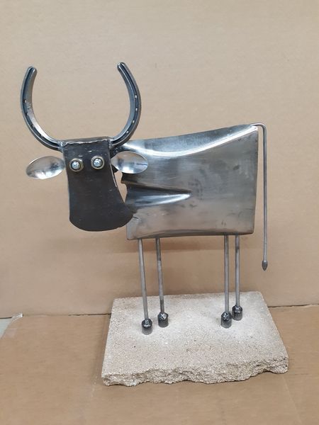 Scrap Sculpture, Metal Scrap Art, Recycled Yard Art, Longhorn Art, Junk Metal Art, Deer Sculpture, Cow Craft, Garden Shovel, Metal Cow