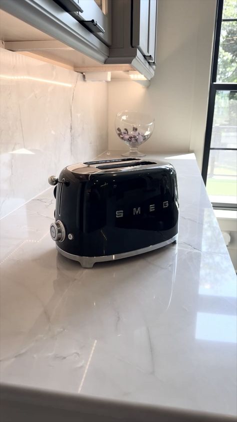 House_of_Effy_at_LTK on LTK Retro Style Aesthetic, Black Toaster, Smeg Toaster, Retro Toaster, Smeg Kitchen, Aesthetic Breakfast, Kitchen Retro, Breakfast Toast, Chic Aesthetic