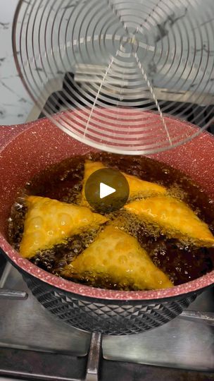 1.3M views · 24K reactions | Simple way of making Beef Samosas 🥰😋 | Kev Maina | Kev Maina · Original audio Samosa Chicken, Samosa Recipe, African Cooking, Easy Eat, Foodie Friends, Samosa, Step By Step Guide, Delicious Recipes, Step Guide