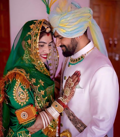 Rajputi Pre Wedding Shoot, Banna Baisa Pic, Rajput Couple Photoshoot, Cupel Pose, Wading Photoshoot, Rajasthani Couple Photography, Rajputi Pose, Cupels Pic Dp, New Dulhan Pose