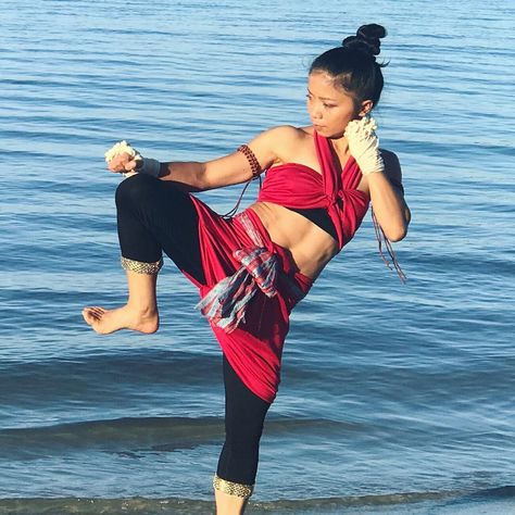 Kru Pol Mui Thai, Muay Boran, Kung Fu Martial Arts, A Beautiful Soul, Martial Arts Girl, Pretty Heart, Karate Girl, Martial Arts Women, Wing Chun