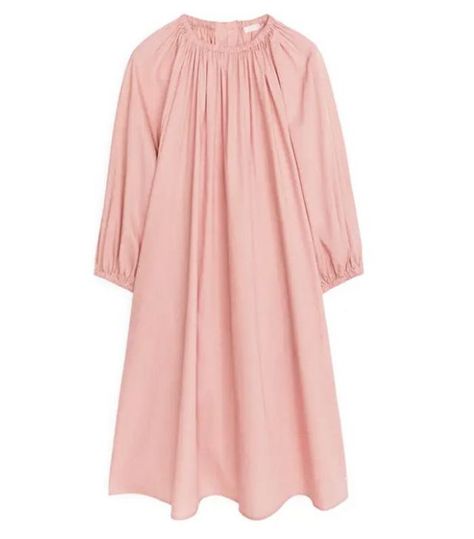 6 Colours You'll Spot in Every Street Style Gallery This Summer Pale Pink Dress, Cotton Frocks, Long Kurti Designs, Plain Outfits, Royal Dresses, Gathered Dress, Dream Dresses, Frocks For Girls, Muslimah Fashion Outfits