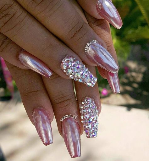 Gem Nail Designs, Metallic Nails Design, Metallic Nail Art, Metallic Nail Polish, Nails Design With Rhinestones, Metallic Nails, Pink Nail Designs, Gem Nails, Pink Metallic