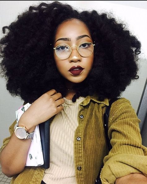 Bangs Black Women, Hair With Glasses, Curly With Bangs, Glasses Styles, Hair Afro, Natural Hair Tutorials, Beautiful Natural Hair, Pelo Afro, Natural Hair Beauty