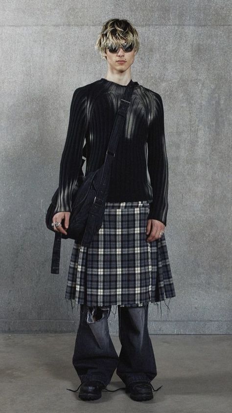 Vivienne Westwood Male Fashion, Men Wearing Dress, Men Skirt Fashion, Punk Aesthetic Men, Punk Style Outfits Men, Men Skirt Outfits, New Rock Outfit, Genderless Outfit, Gender Nonconforming Fashion