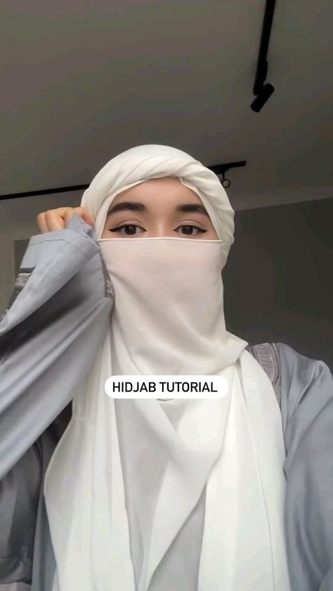 Top winter scarf latest Winter Season Collection Stylish Designs | Kingston Designs #winteroutfits #winterfashion #winteroutfit Niqab Tutorial, Mode Niqab, Hijab Turban Style, Fesyen Islam, Simple Hijab Tutorial, Estilo Hijab, Niqab Fashion, Simple Hijab, Hijab Style Tutorial