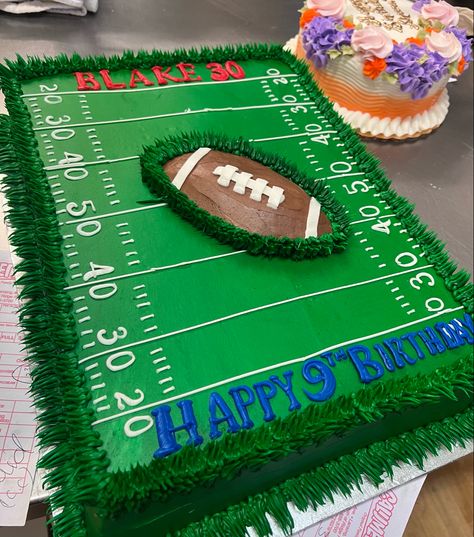 Diy Football Birthday Cake, Football Field Cake Ideas, American Football Cake Ideas, Homemade Football Cake, Football Field Cupcake Cake, Football Field Birthday Cake, American Football Cake Design, Football Number Cake, First Birthday Football Theme Cake