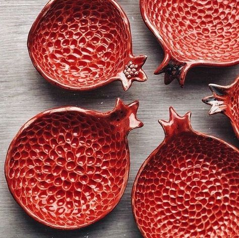 Ceramic Sun, Coconut Shell Crafts, Pomegranate Art, Diy Pottery Painting, Plaster Crafts, Diy Ceramic, Clay Bowl, Pottery Crafts, Diy Pottery