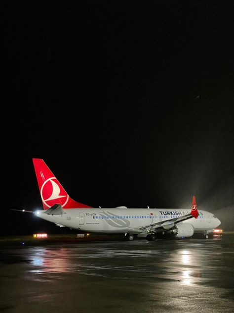 Pilot Aesthetic, Airbus A220, Turkish Aesthetic, Aesthetic Plane, Airplane Wallpaper, My Future Job, Airplane Photography, Teaching Biology, Turkish Airlines